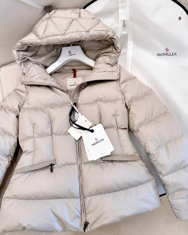 Link Hacoo Chaqueta Moncler (5 oct 2026) · foto 5