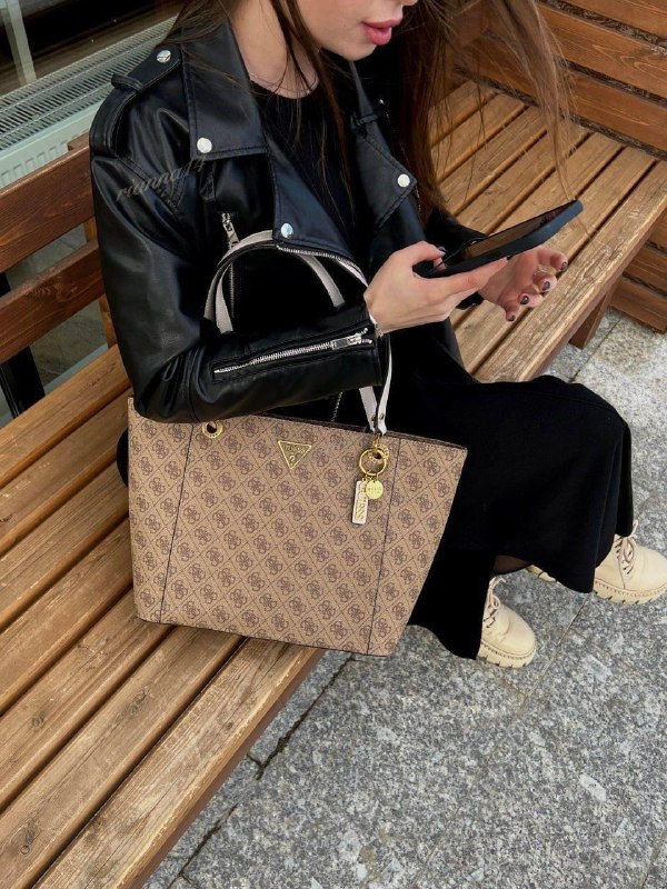 Link Hacoo Bolso Guess Grande