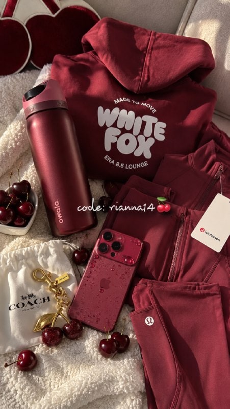 Enlace Hacoo Christian Louboutin Productos en color cereza
